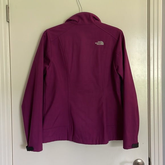 Dark magenta North Face coat - Picture 3 of 3